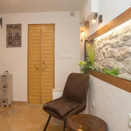 Natalia Old Town Apartman *