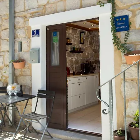 Natalia Old Town Apartman